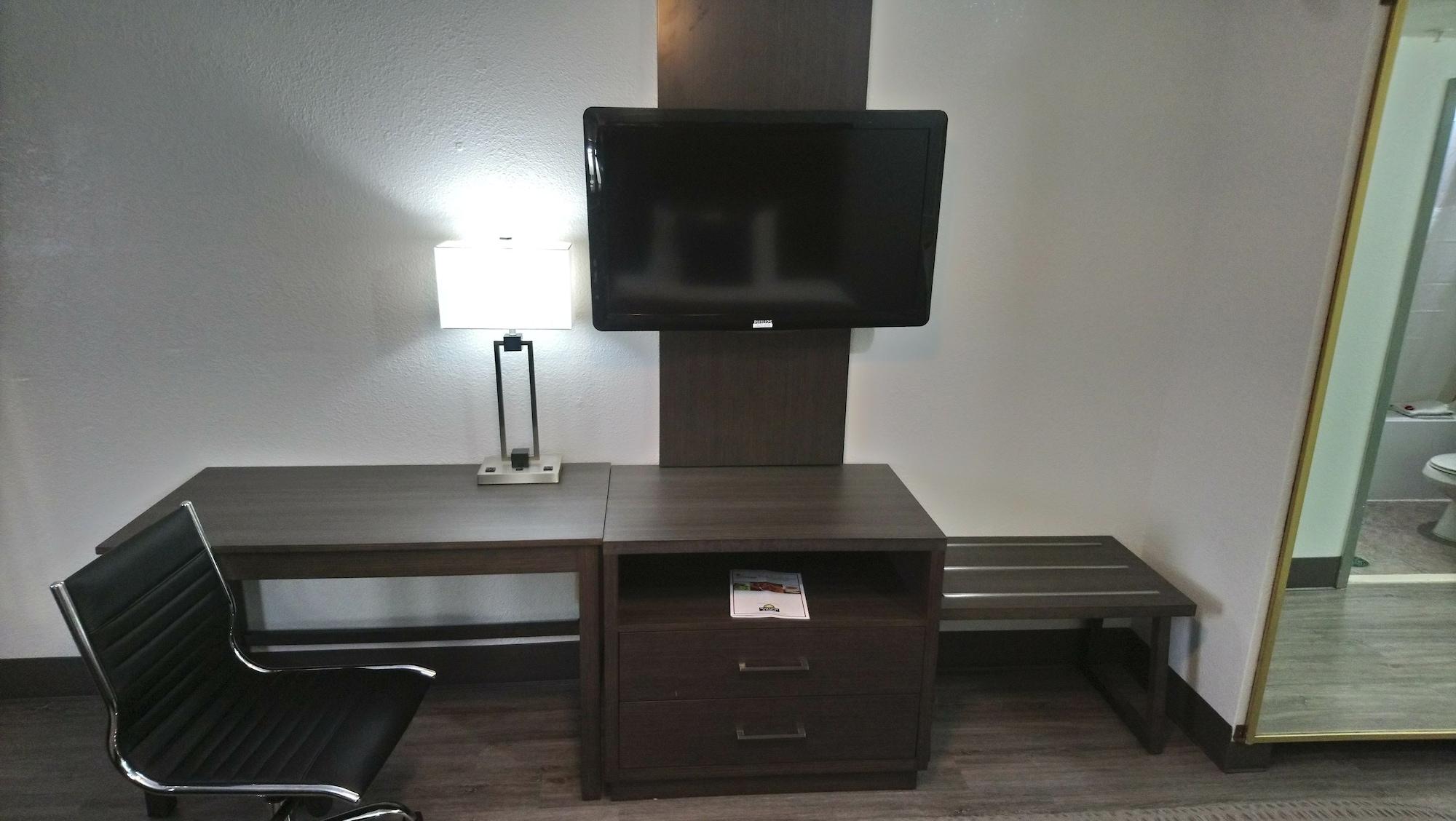 Days Inn & Suites By Wyndham Webster Nasa-Clearlake-Houston Εξωτερικό φωτογραφία