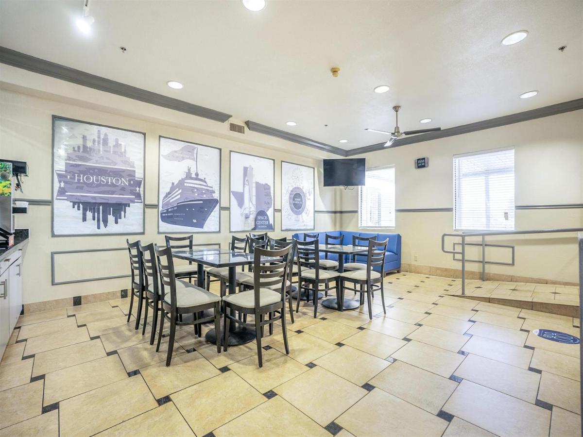 Days Inn & Suites By Wyndham Webster Nasa-Clearlake-Houston Εξωτερικό φωτογραφία