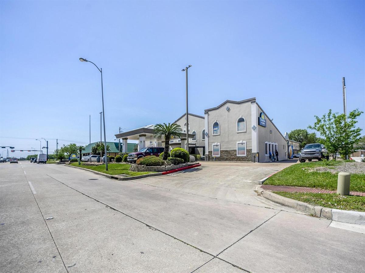 Days Inn & Suites By Wyndham Webster Nasa-Clearlake-Houston Εξωτερικό φωτογραφία