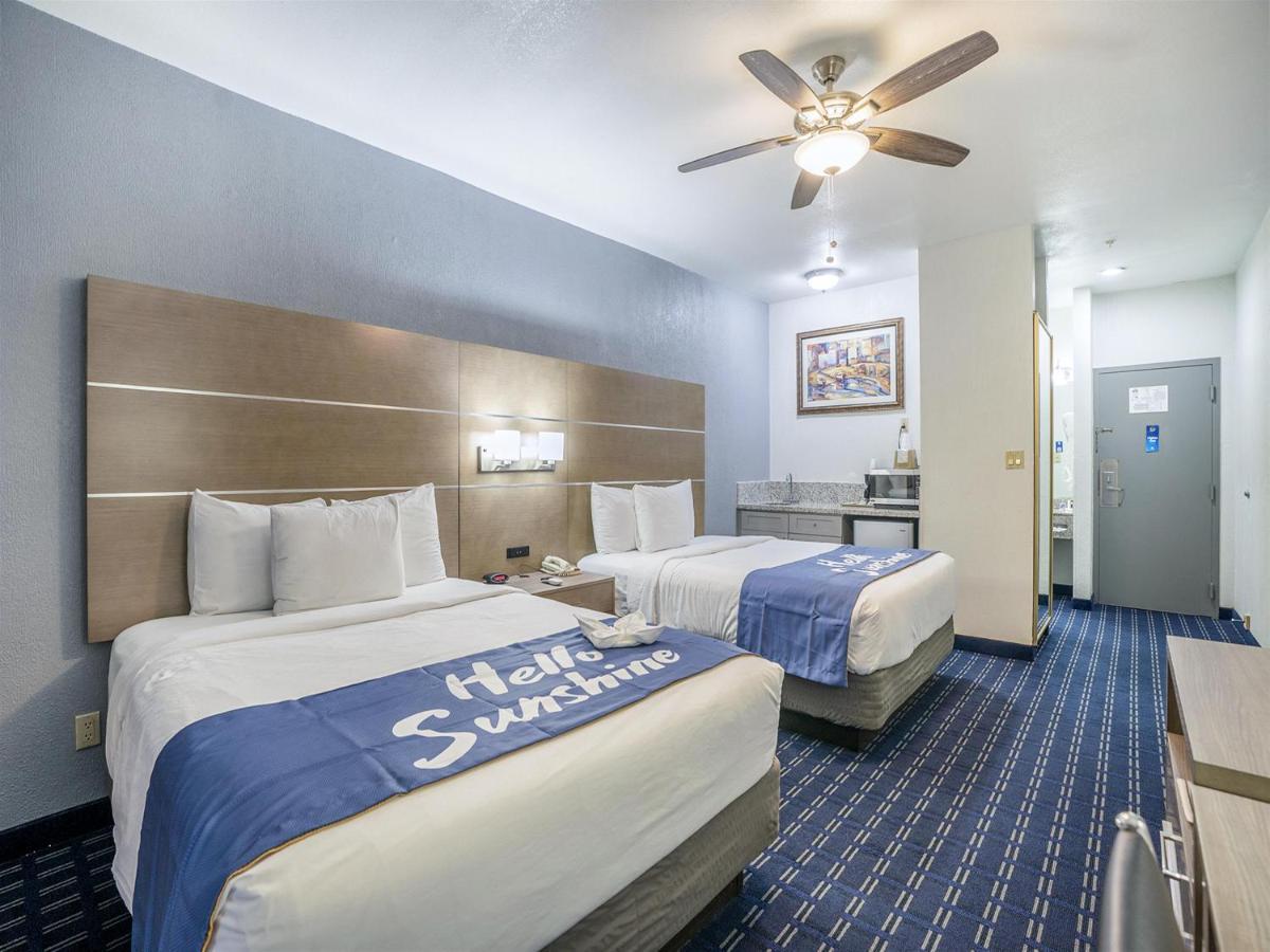 Days Inn & Suites By Wyndham Webster Nasa-Clearlake-Houston Εξωτερικό φωτογραφία