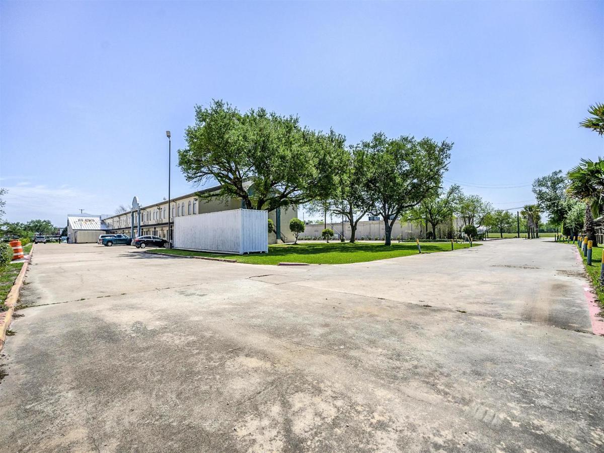 Days Inn & Suites By Wyndham Webster Nasa-Clearlake-Houston Εξωτερικό φωτογραφία