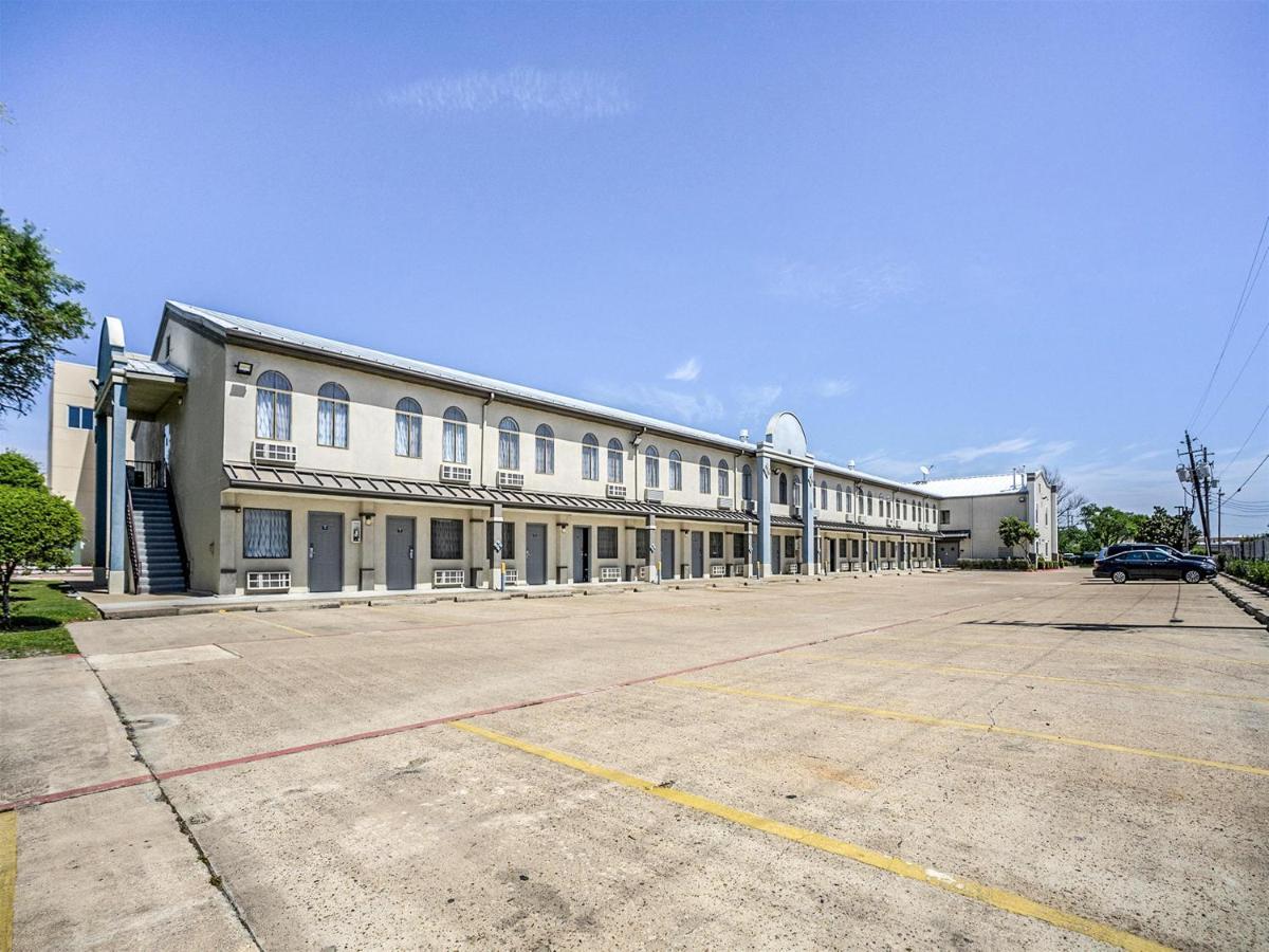 Days Inn & Suites By Wyndham Webster Nasa-Clearlake-Houston Εξωτερικό φωτογραφία