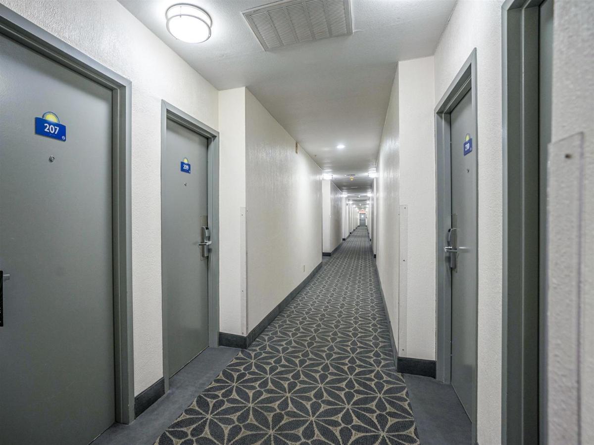 Days Inn & Suites By Wyndham Webster Nasa-Clearlake-Houston Εξωτερικό φωτογραφία