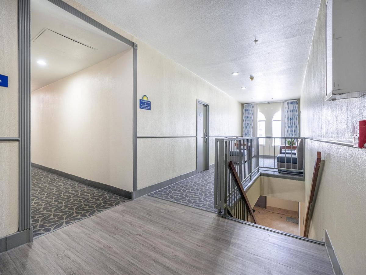 Days Inn & Suites By Wyndham Webster Nasa-Clearlake-Houston Εξωτερικό φωτογραφία