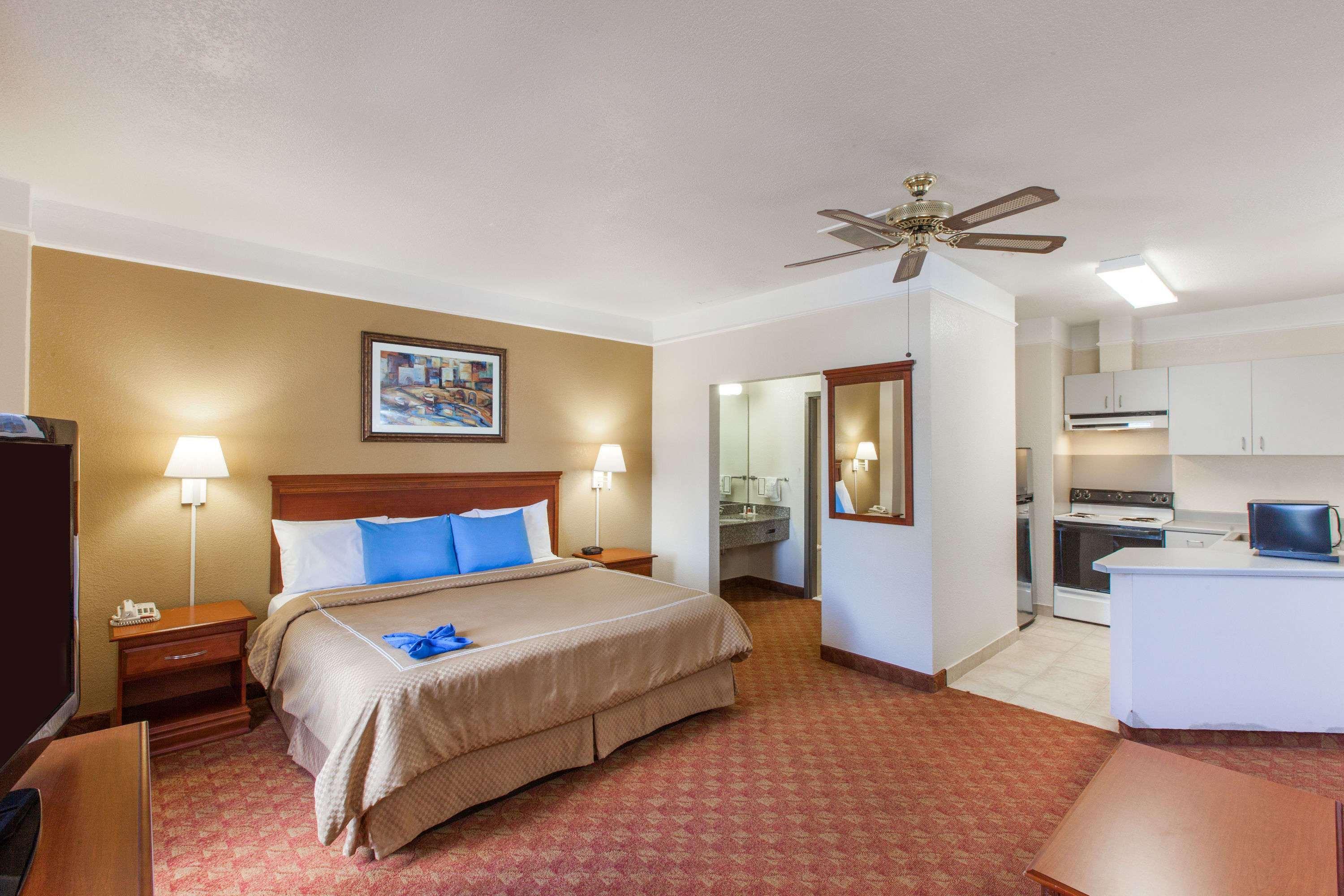 Days Inn & Suites By Wyndham Webster Nasa-Clearlake-Houston Εξωτερικό φωτογραφία