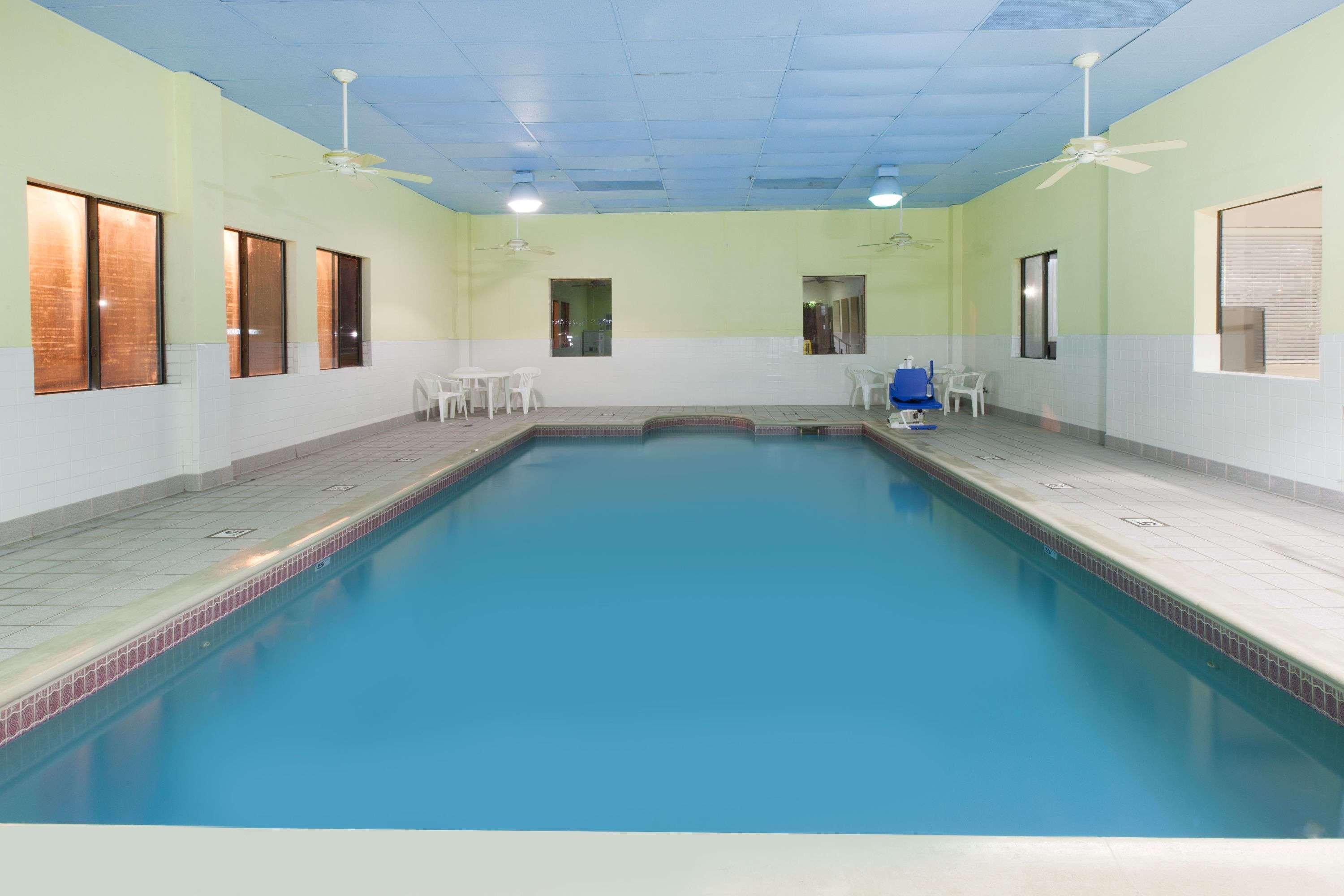 Days Inn & Suites By Wyndham Webster Nasa-Clearlake-Houston Εξωτερικό φωτογραφία