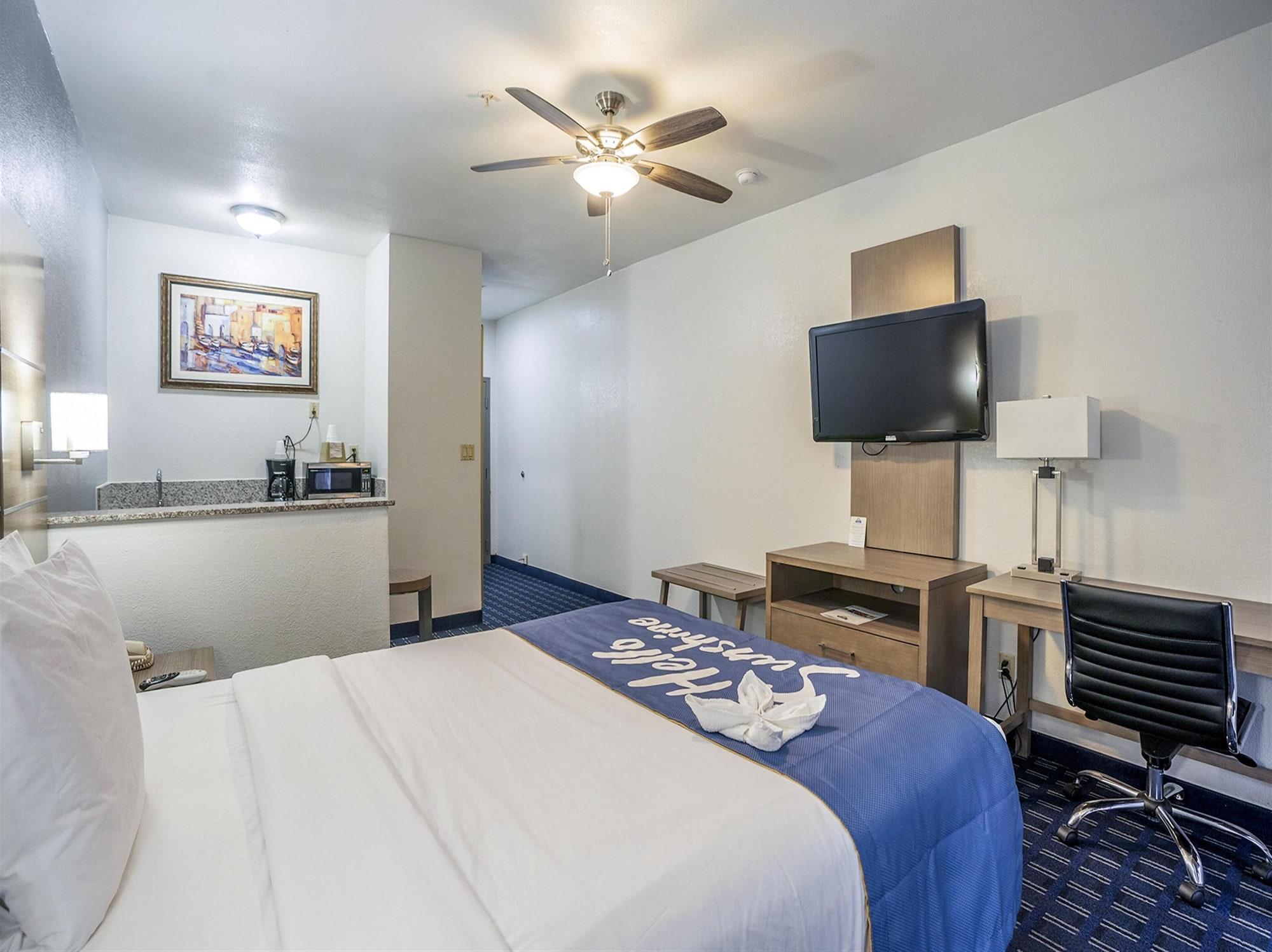 Days Inn & Suites By Wyndham Webster Nasa-Clearlake-Houston Εξωτερικό φωτογραφία