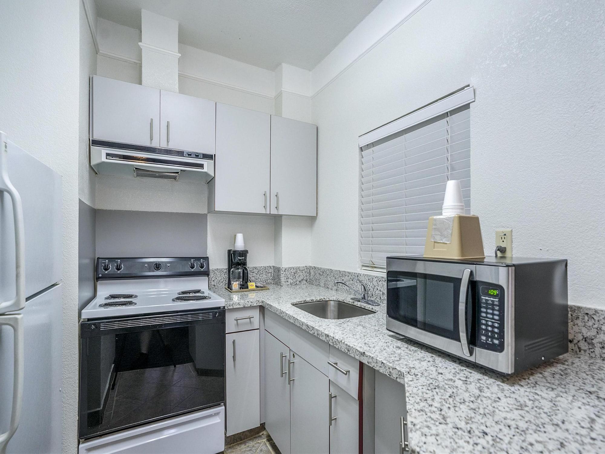 Days Inn & Suites By Wyndham Webster Nasa-Clearlake-Houston Εξωτερικό φωτογραφία